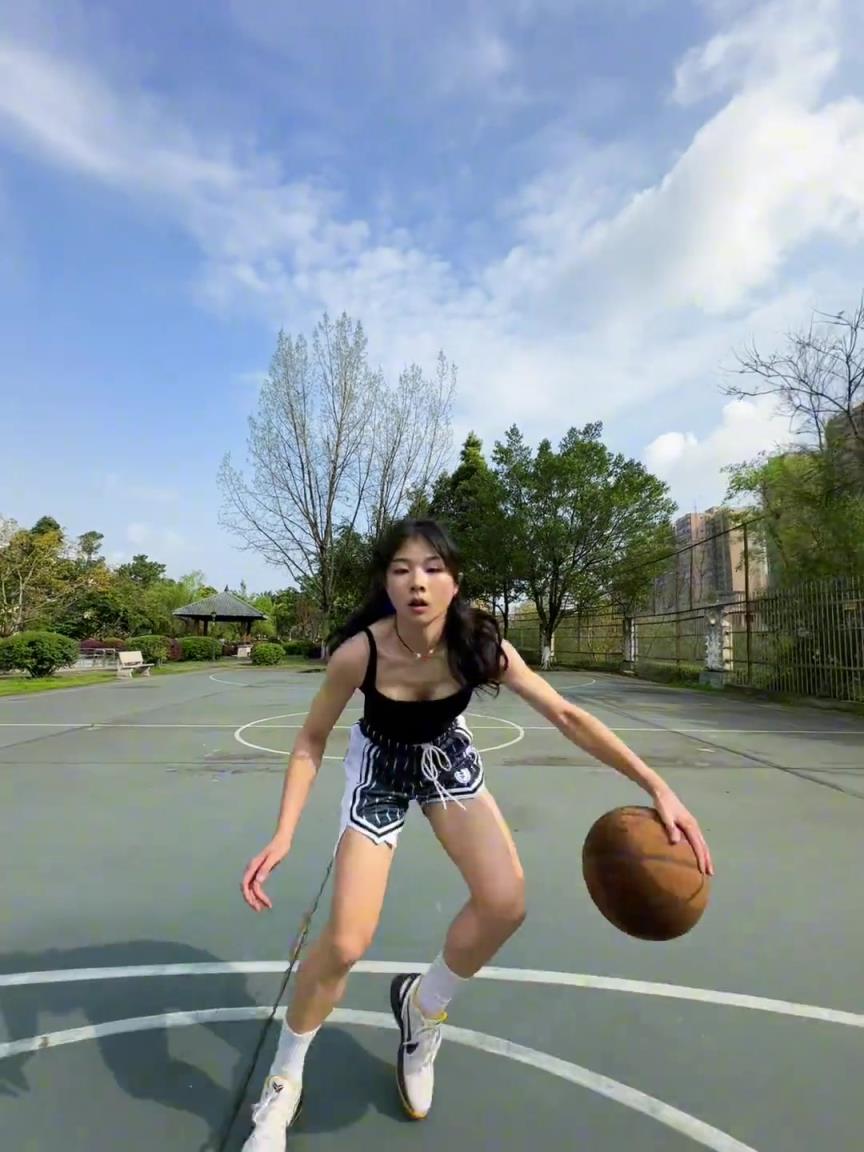 看著有點(diǎn)實(shí)力，敢背打我不？